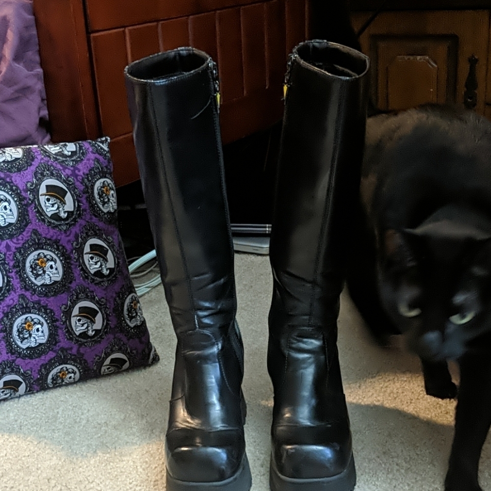 Platform black boots